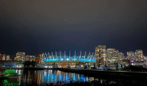 벤쿠버 나이트 러닝과 분위기 도심 속에서 달린 잊지 못할 밤 2025년 11월 7 벤쿠버 로저스 아레나