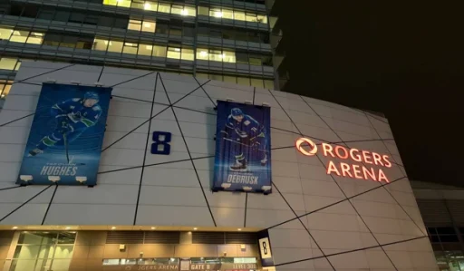 벤쿠버 나이트 러닝과 분위기 도심 속에서 달린 잊지 못할 밤 2025년 11월 6 벤쿠버 다운타운 로저스 아레나2