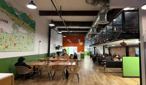 벤쿠버 나이트 러닝과 분위기 도심 속에서 달린 잊지 못할 밤 2025년 11월 3 세임선 벤쿠버 로비 식당