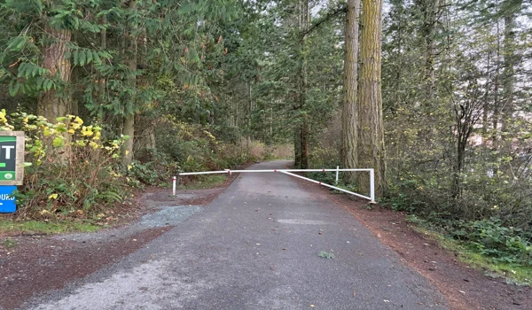 워싱턴 파크 루프 입구 차단 바리케이드