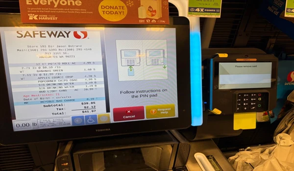 미국 마트에서 토스카드로 결제하는 장면