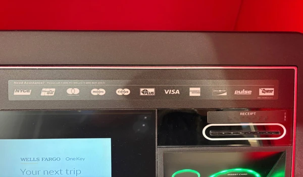 토스카드 ATM 인출기 화면